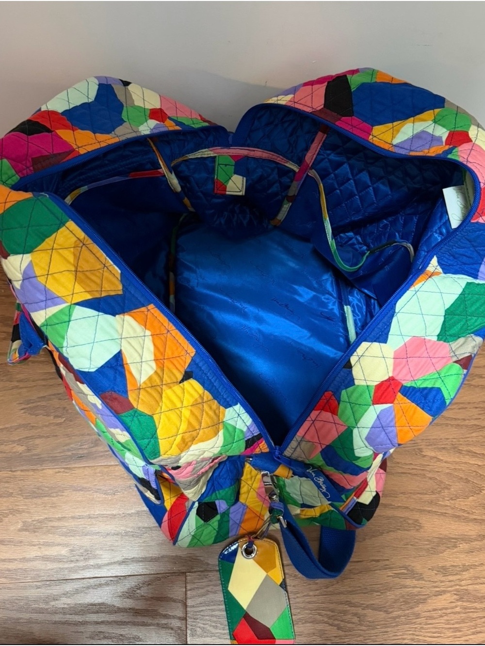 Vera Bradley “POP ART” Large Duffel- Retired and Highly Sought After Print - Picture 5 of 7